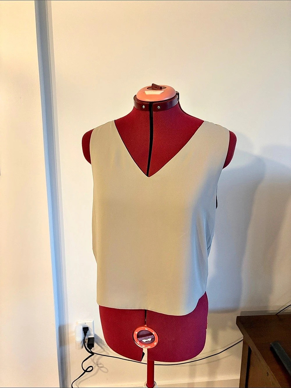 Babaton Cream Sleeveless Top Size Small Like New